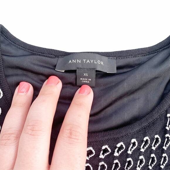 Ann Taylor Embroidered Peplum Knit Sleeveless Sweater Tank Top Black White XS - Picture 5 of 16